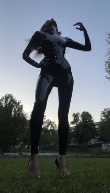 1800 Dominatrix