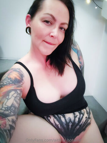 aithra_hotwife