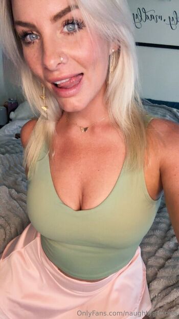alluring_housewife