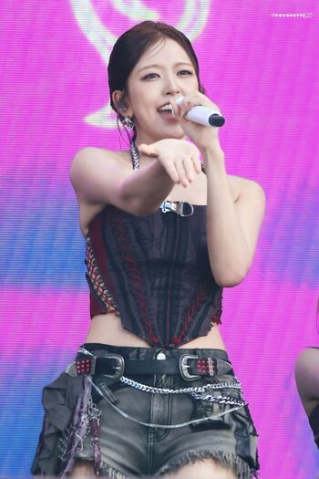 An Yujin 안유진 |