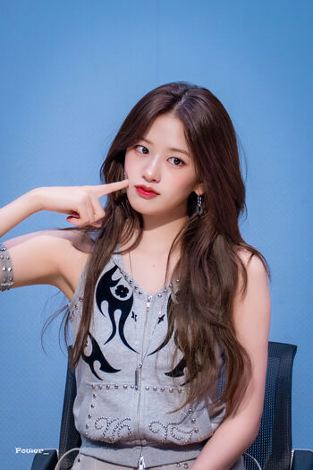 An Yujin 안유진 |