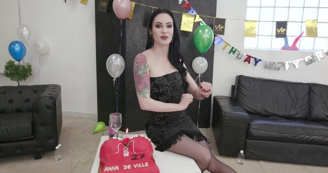 Anna De Ville