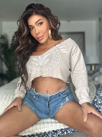 ava_muscle_mommy.ts