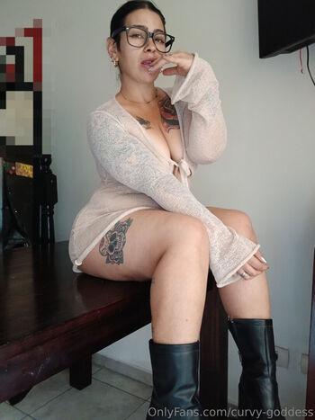 curvy-goddess
