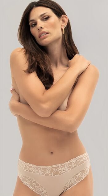 Dayane Mello