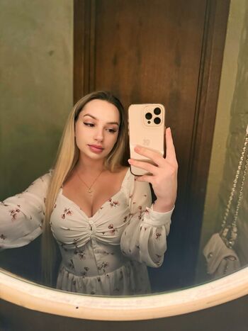 ellablonde