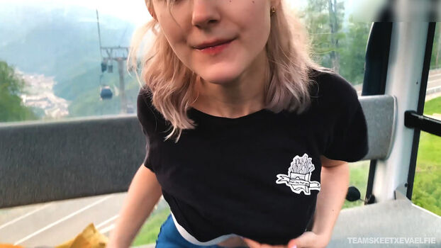 Eva Elfie