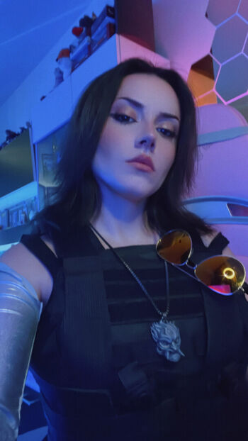 Ezy Summers Cosplay