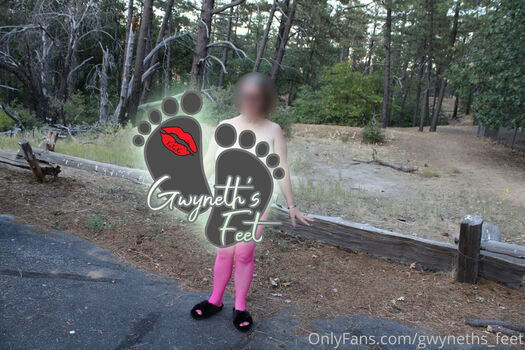 gwyneths_feet