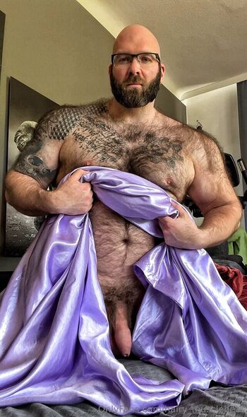 hairy_musclebear