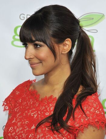 Hannah Simone