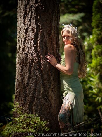 harlowflowerfootgoddess