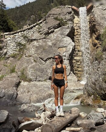 Larissa Merlyn Selena (larissahausler)