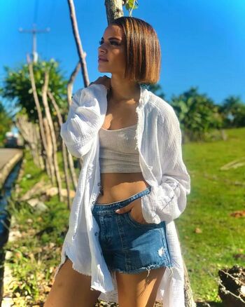 Leslie Grace
