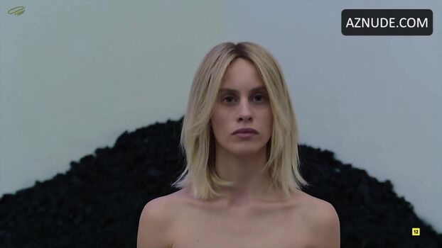 Milena Smit