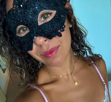 MinaTheHotWife