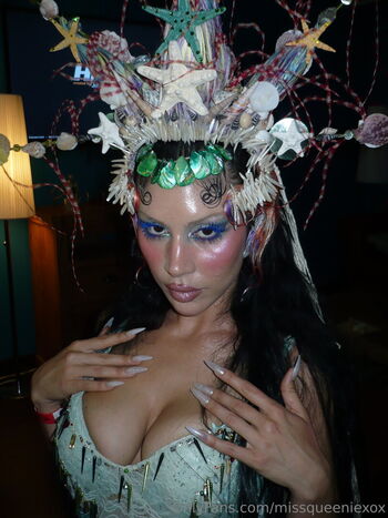 MissQueenieXOX