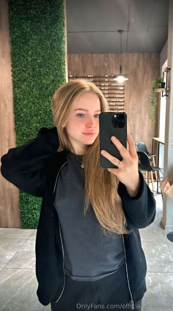 official_emiliaxo