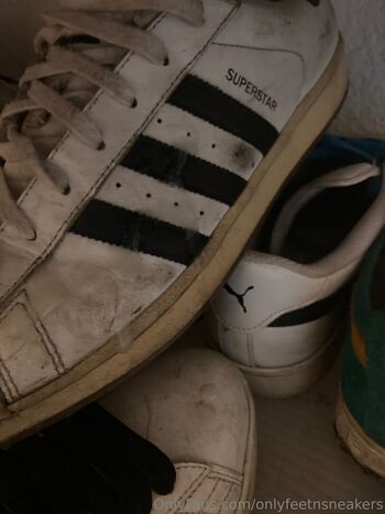 onlyfeetnsneakers