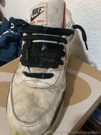 onlyfeetnsneakers