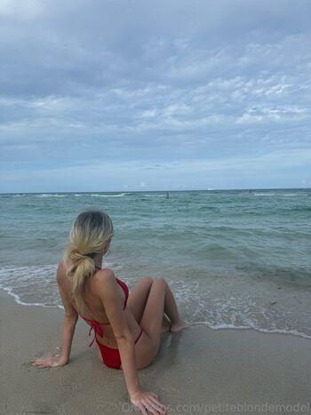 petiteblondemodel