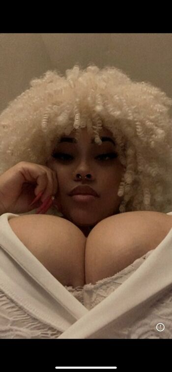 Queeen_savage