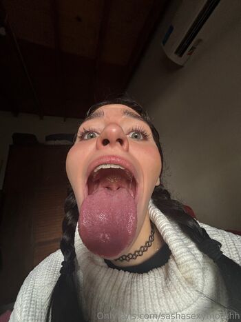 sashasexymouthh