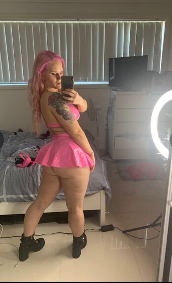 Shazza McKenzie