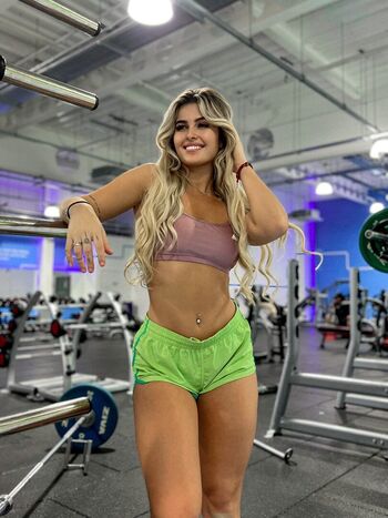 Sthefany Oliveira