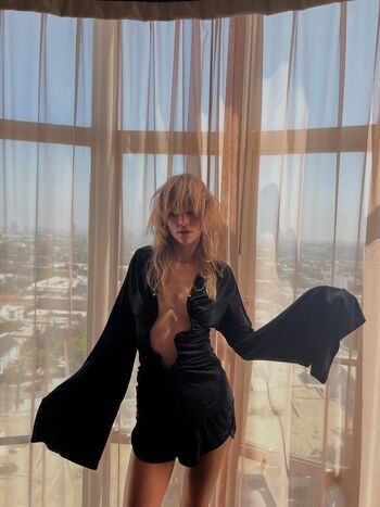 Suki Waterhouse