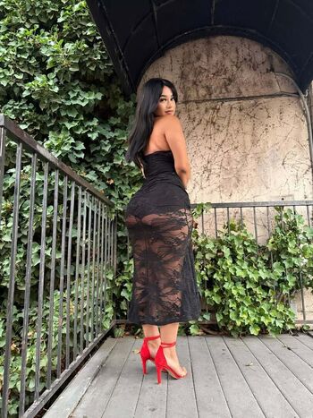 Thick Curvy Baddie