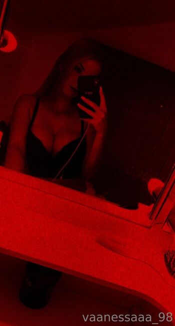 Vaanessaaa_98