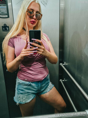 Vivian_Rose